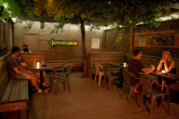 201476-romantic-patios-toronto